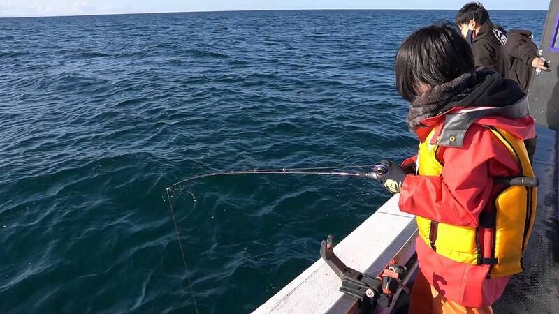 クロスカブで行く！ 1万円でいろんな魚がめっちゃ釣れるオホーツク海、船釣り体験ツーリング