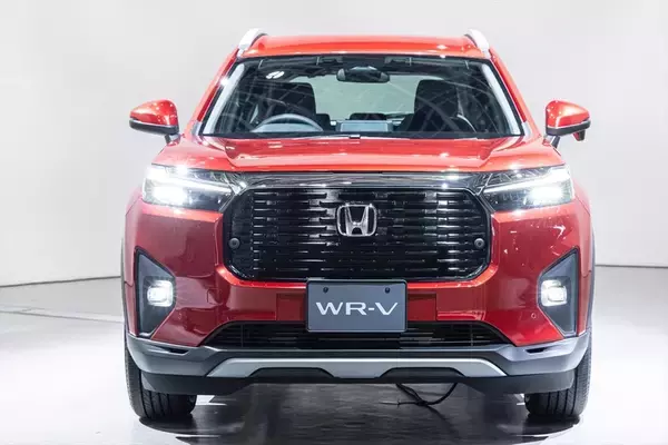 「Hondaの新型コンパクトSUV「WR-V」は驚異の低価格200万円台で来春発売予定！」の画像