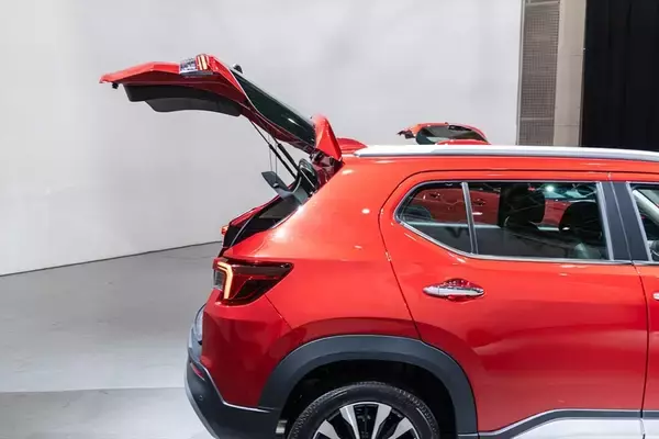 「Hondaの新型コンパクトSUV「WR-V」は驚異の低価格200万円台で来春発売予定！」の画像