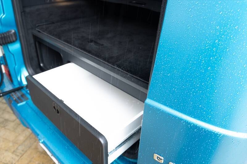 爆速＆ラグジュアリー体験！ 最強のベンツ・Gクラスに現役アイドルが乗って実感した贅沢空間