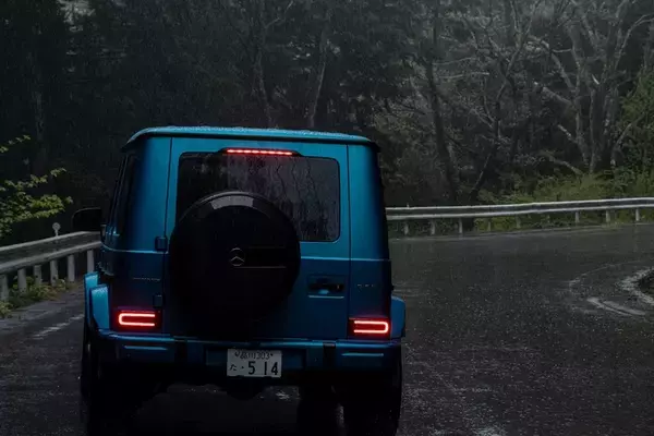 「爆速＆ラグジュアリー体験！ 最強のベンツ・Gクラスに現役アイドルが乗って実感した贅沢空間」の画像