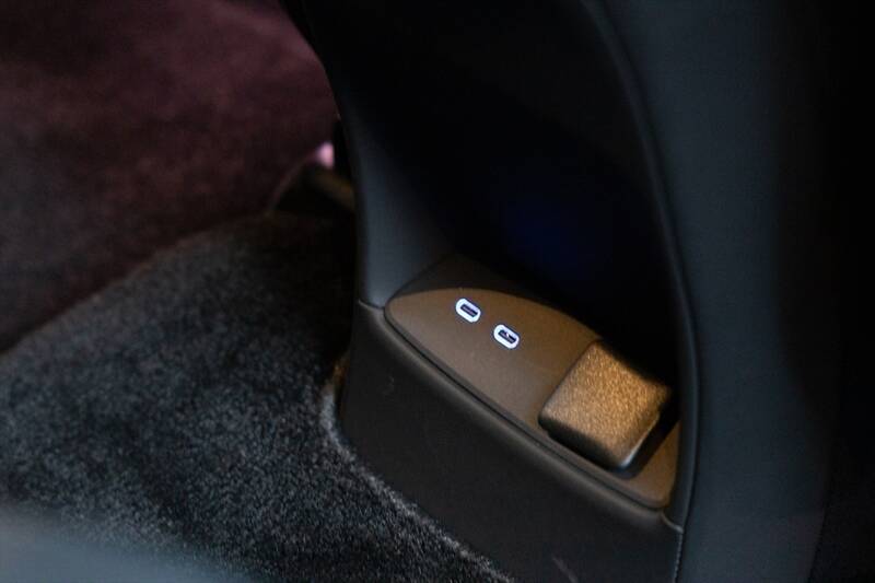 爆速＆ラグジュアリー体験！ 最強のベンツ・Gクラスに現役アイドルが乗って実感した贅沢空間