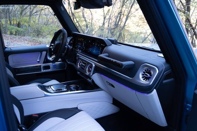 爆速＆ラグジュアリー体験！ 最強のベンツ・Gクラスに現役アイドルが乗って実感した贅沢空間