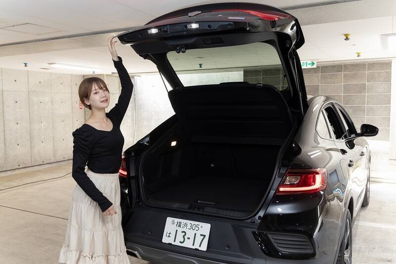 輸入車唯一のフルハイブリッドSUV、ルノー「アルカナ」の走りは車重を感じさせない爽快感