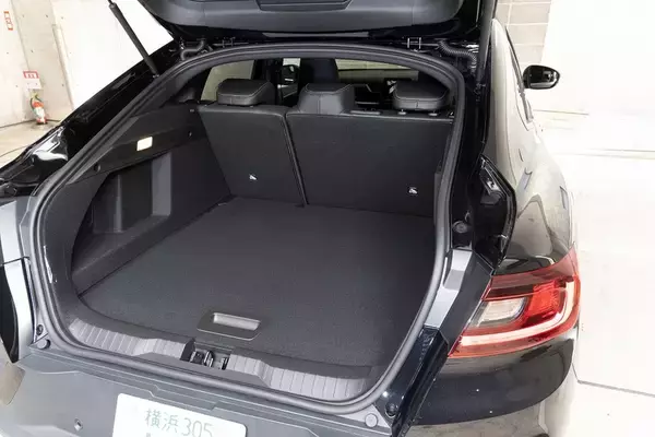 「輸入車唯一のフルハイブリッドSUV、ルノー「アルカナ」の走りは車重を感じさせない爽快感」の画像