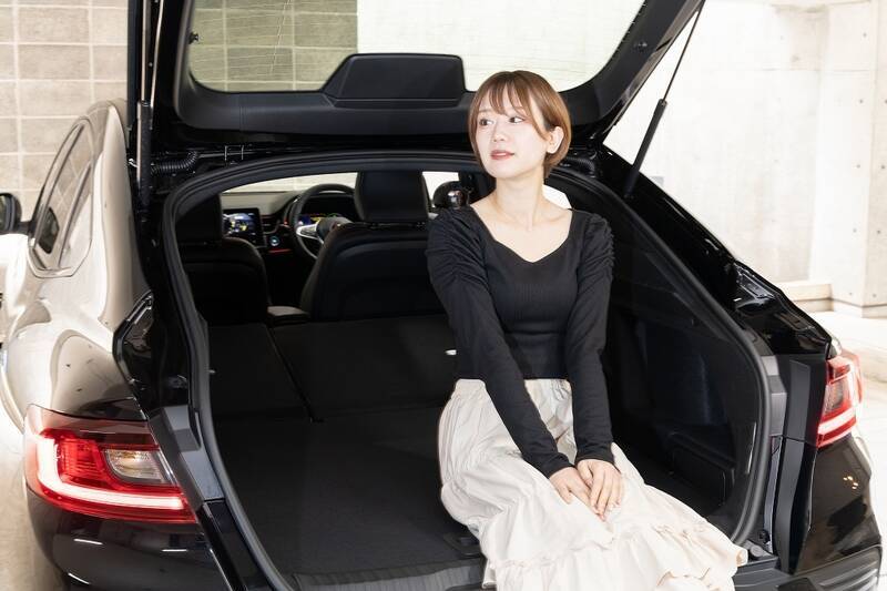 輸入車唯一のフルハイブリッドSUV、ルノー「アルカナ」の走りは車重を感じさせない爽快感