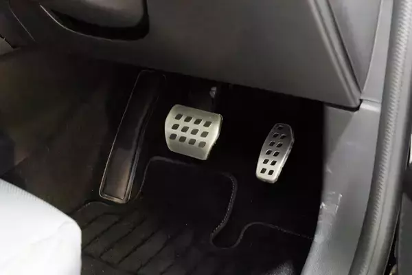 「輸入車唯一のフルハイブリッドSUV、ルノー「アルカナ」の走りは車重を感じさせない爽快感」の画像