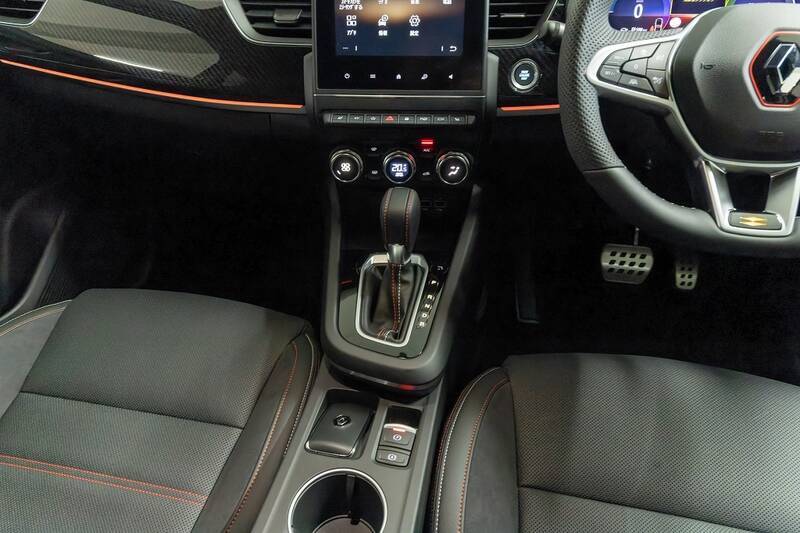 輸入車唯一のフルハイブリッドSUV、ルノー「アルカナ」の走りは車重を感じさせない爽快感