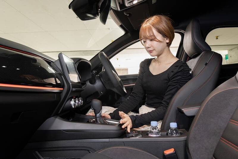 輸入車唯一のフルハイブリッドSUV、ルノー「アルカナ」の走りは車重を感じさせない爽快感