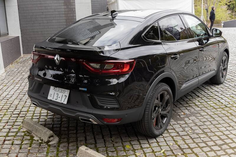 輸入車唯一のフルハイブリッドSUV、ルノー「アルカナ」の走りは車重を感じさせない爽快感