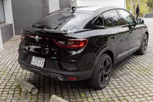 「輸入車唯一のフルハイブリッドSUV、ルノー「アルカナ」の走りは車重を感じさせない爽快感」の画像