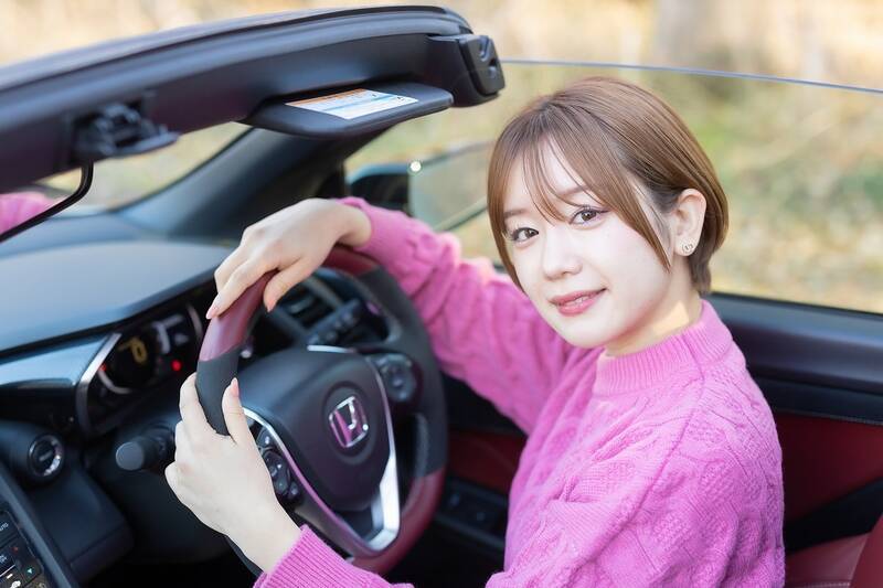 輸入車唯一のフルハイブリッドSUV、ルノー「アルカナ」の走りは車重を感じさせない爽快感