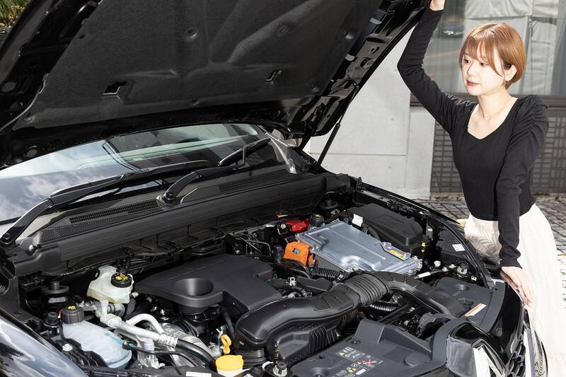 輸入車唯一のフルハイブリッドSUV、ルノー「アルカナ」の走りは車重を感じさせない爽快感