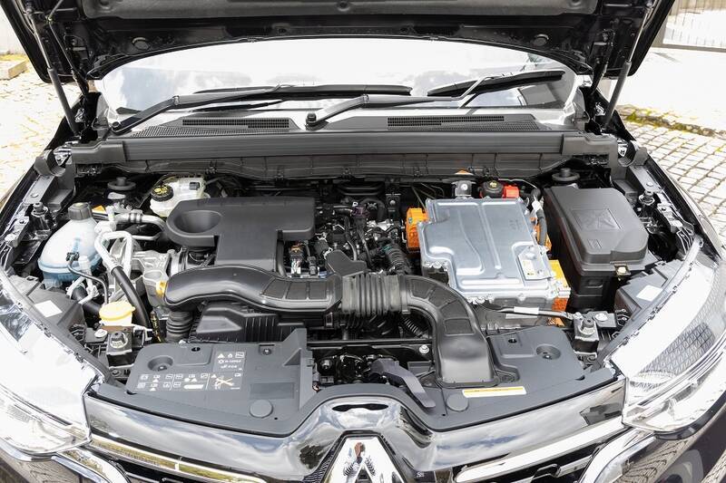 輸入車唯一のフルハイブリッドSUV、ルノー「アルカナ」の走りは車重を感じさせない爽快感