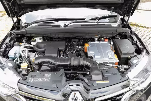 「輸入車唯一のフルハイブリッドSUV、ルノー「アルカナ」の走りは車重を感じさせない爽快感」の画像