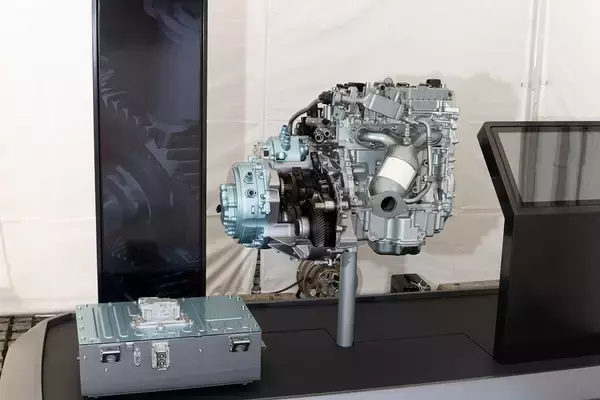 「輸入車唯一のフルハイブリッドSUV、ルノー「アルカナ」の走りは車重を感じさせない爽快感」の画像