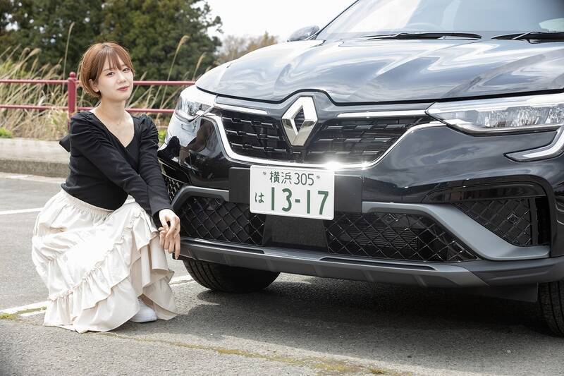 輸入車唯一のフルハイブリッドSUV、ルノー「アルカナ」の走りは車重を感じさせない爽快感