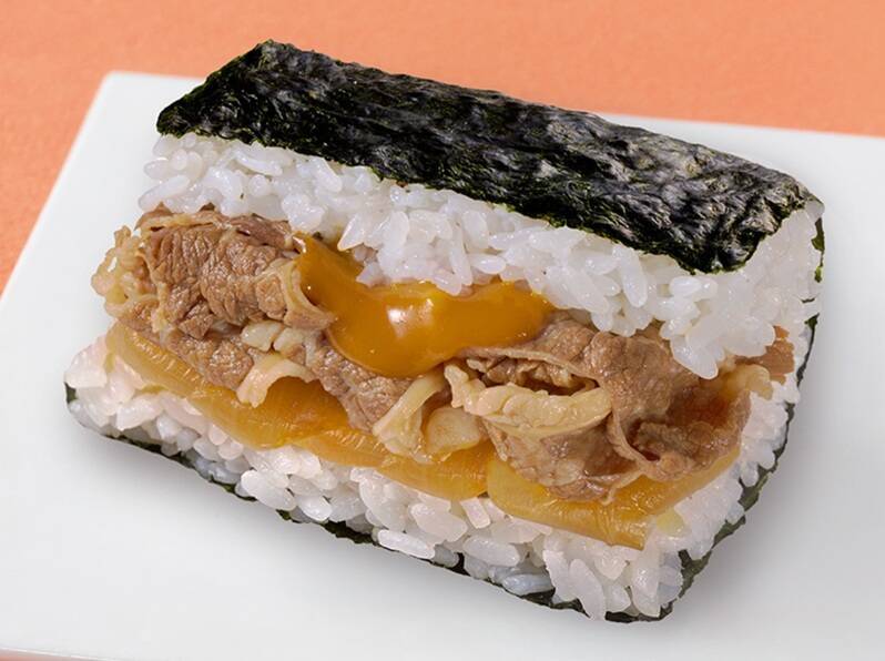 【本日発売】ローソン、吉野家監修の「牛すき丼おにぎり」が気になりすぎ