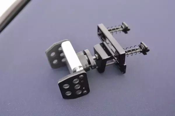 「ロードスター 990Sの車内はスマートフォンをどこに置くのがベスト？」の画像