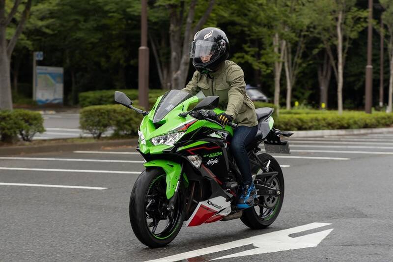 トップガンになりたくてカワサキの「Ninja ZX-25R」に乗った