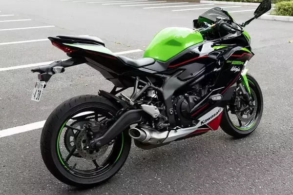 「トップガンになりたくてカワサキの「Ninja ZX-25R」に乗った」の画像