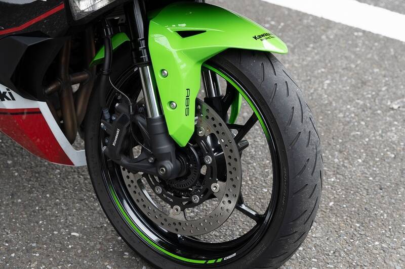 トップガンになりたくてカワサキの「Ninja ZX-25R」に乗った