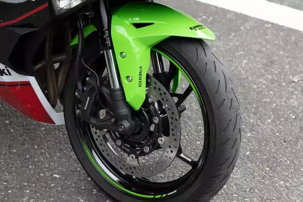 「トップガンになりたくてカワサキの「Ninja ZX-25R」に乗った」の画像