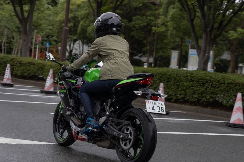 トップガンになりたくてカワサキの「Ninja ZX-25R」に乗った