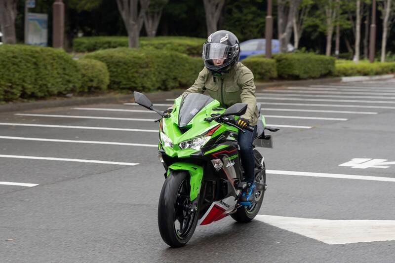 トップガンになりたくてカワサキの「Ninja ZX-25R」に乗った