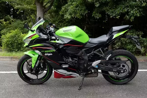 「トップガンになりたくてカワサキの「Ninja ZX-25R」に乗った」の画像