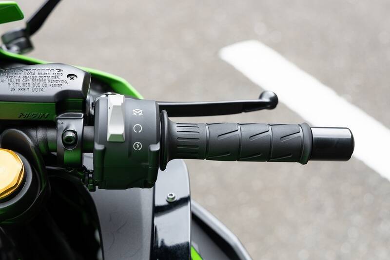 トップガンになりたくてカワサキの「Ninja ZX-25R」に乗った