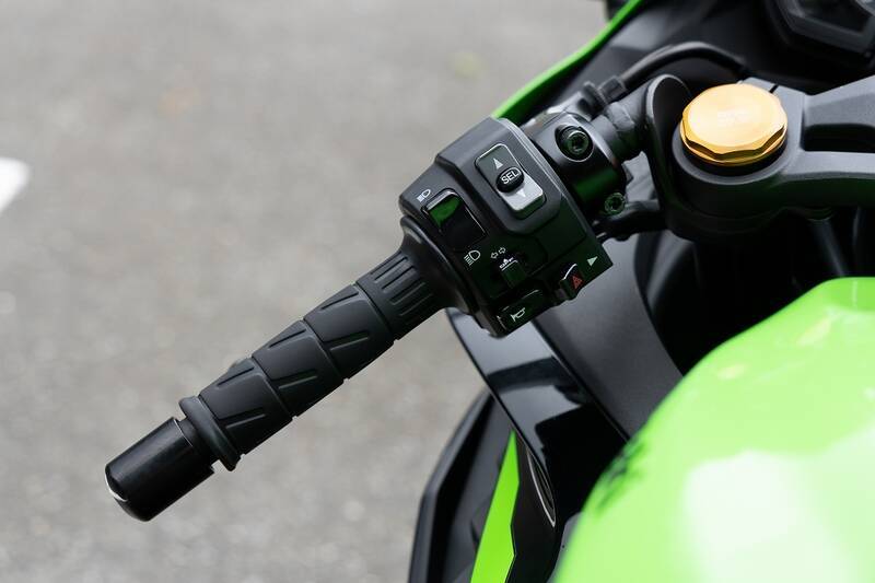 トップガンになりたくてカワサキの「Ninja ZX-25R」に乗った