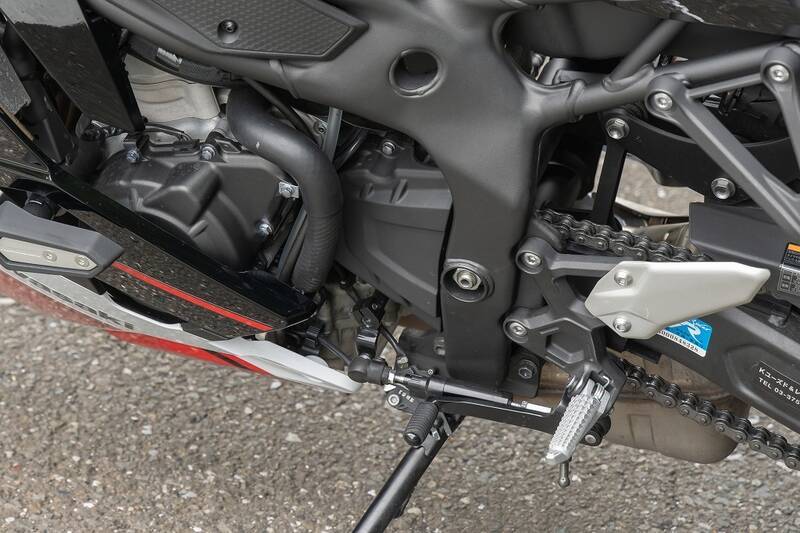 トップガンになりたくてカワサキの「Ninja ZX-25R」に乗った