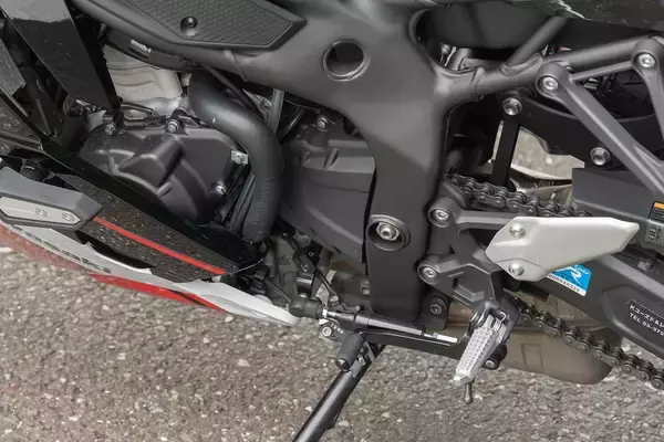 「トップガンになりたくてカワサキの「Ninja ZX-25R」に乗った」の画像