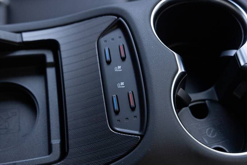 電池ゼロでも実燃費25km/L！ トヨタ「ハリアーPHEV」の重厚な走りとコスパがエグすぎた