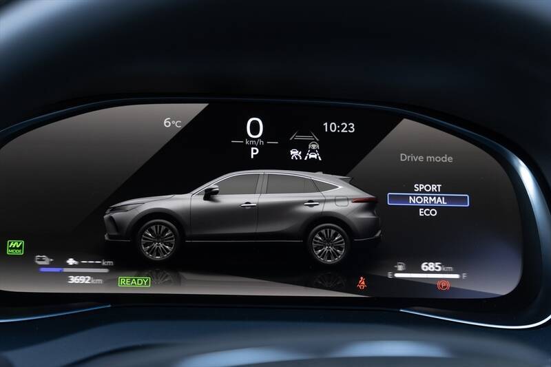 電池ゼロでも実燃費25km/L！ トヨタ「ハリアーPHEV」の重厚な走りとコスパがエグすぎた