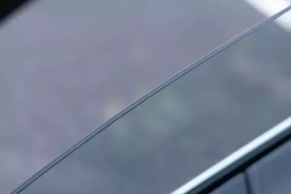 「電池ゼロでも実燃費25km/L！ トヨタ「ハリアーPHEV」の重厚な走りとコスパがエグすぎた」の画像