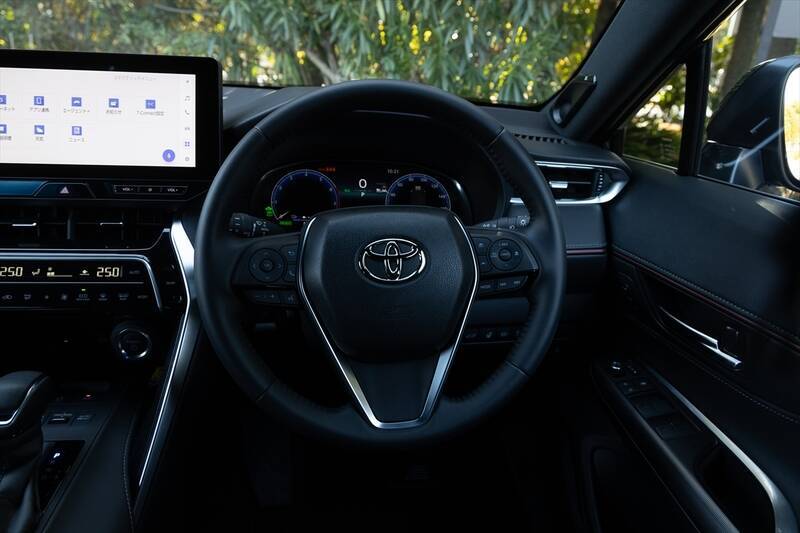 電池ゼロでも実燃費25km/L！ トヨタ「ハリアーPHEV」の重厚な走りとコスパがエグすぎた