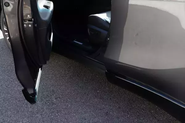 「電池ゼロでも実燃費25km/L！ トヨタ「ハリアーPHEV」の重厚な走りとコスパがエグすぎた」の画像
