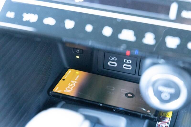 電池ゼロでも実燃費25km/L！ トヨタ「ハリアーPHEV」の重厚な走りとコスパがエグすぎた