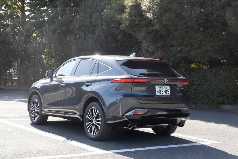 電池ゼロでも実燃費25km/L！ トヨタ「ハリアーPHEV」の重厚な走りとコスパがエグすぎた