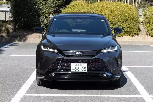「電池ゼロでも実燃費25km/L！ トヨタ「ハリアーPHEV」の重厚な走りとコスパがエグすぎた」の画像