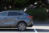 「電池ゼロでも実燃費25km/L！ トヨタ「ハリアーPHEV」の重厚な走りとコスパがエグすぎた」の画像9