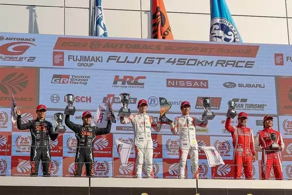 「5Gでもレースでも最速を！ auがTOM'SとSUPER GTに参戦し続けるワケ」の画像