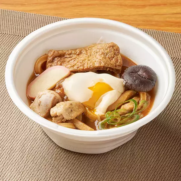 「あの「サガミ」とファミマが初コラボ！「みそ煮込風うどん」などエリア限定で発売」の画像