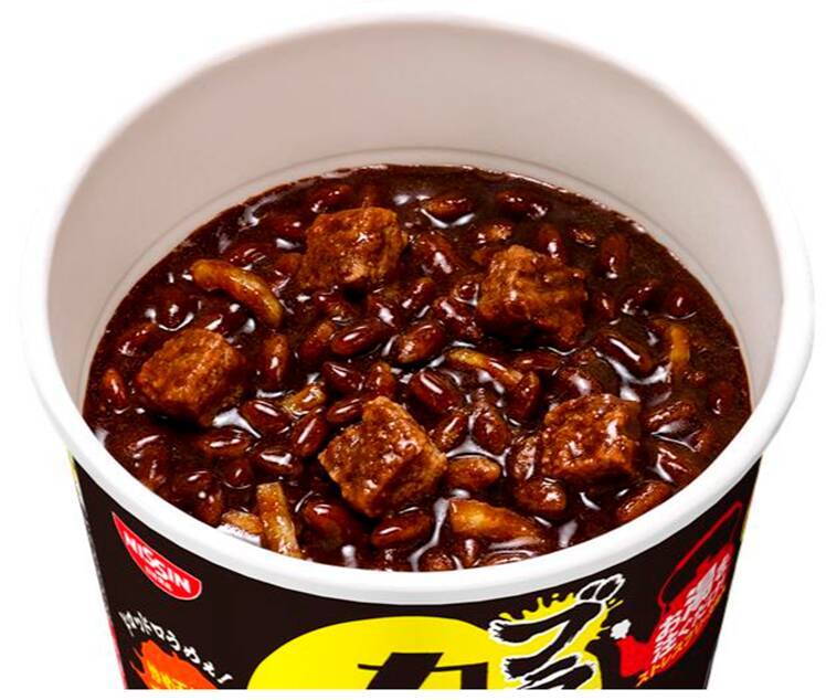 “黒いチキンラーメン”に震撼！ ひよこちゃん、まさかの闇堕ち？