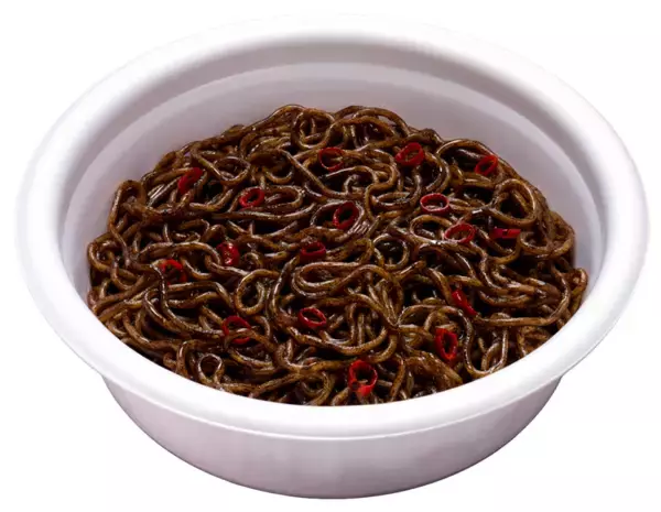 「“黒いチキンラーメン”に震撼！ ひよこちゃん、まさかの闇堕ち？」の画像