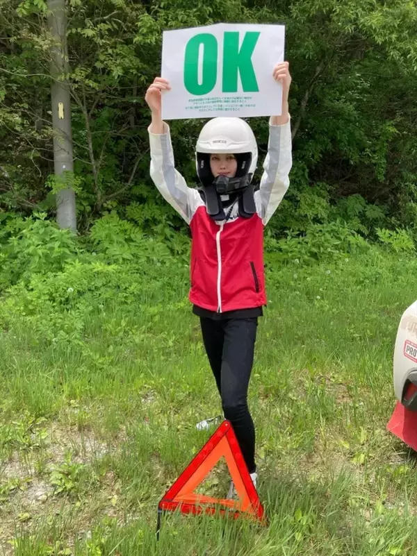 「平日会社員、週末レースクイーンの赤城ありさがラリージャパンを目指して始動！」の画像