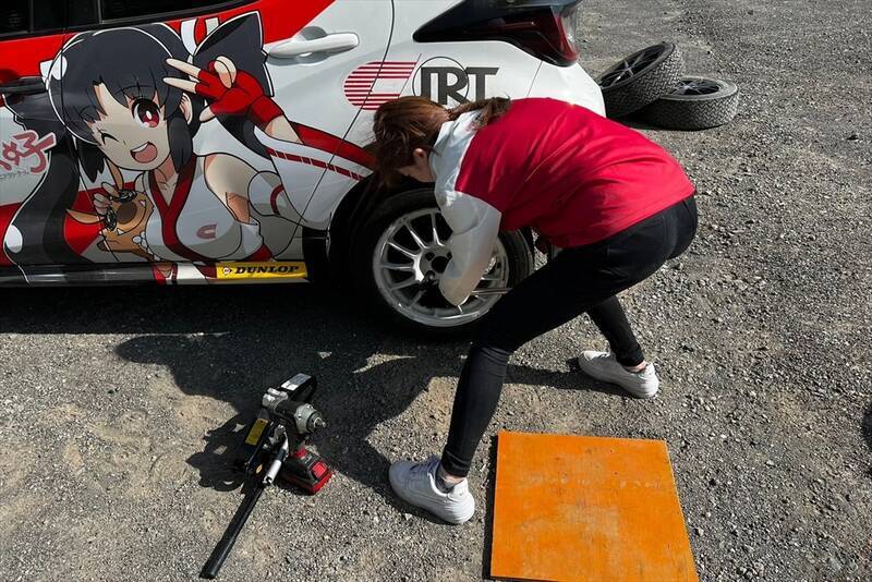 平日会社員、週末レースクイーンの赤城ありさがラリージャパンを目指して始動！