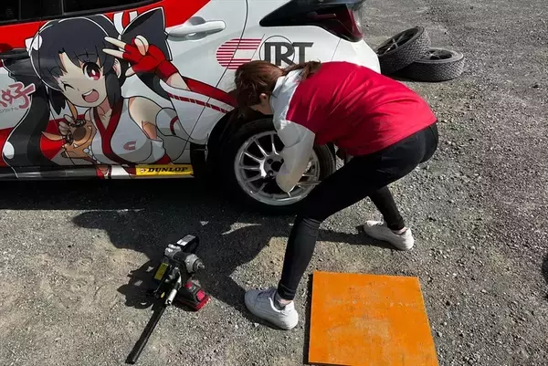 「平日会社員、週末レースクイーンの赤城ありさがラリージャパンを目指して始動！」の画像